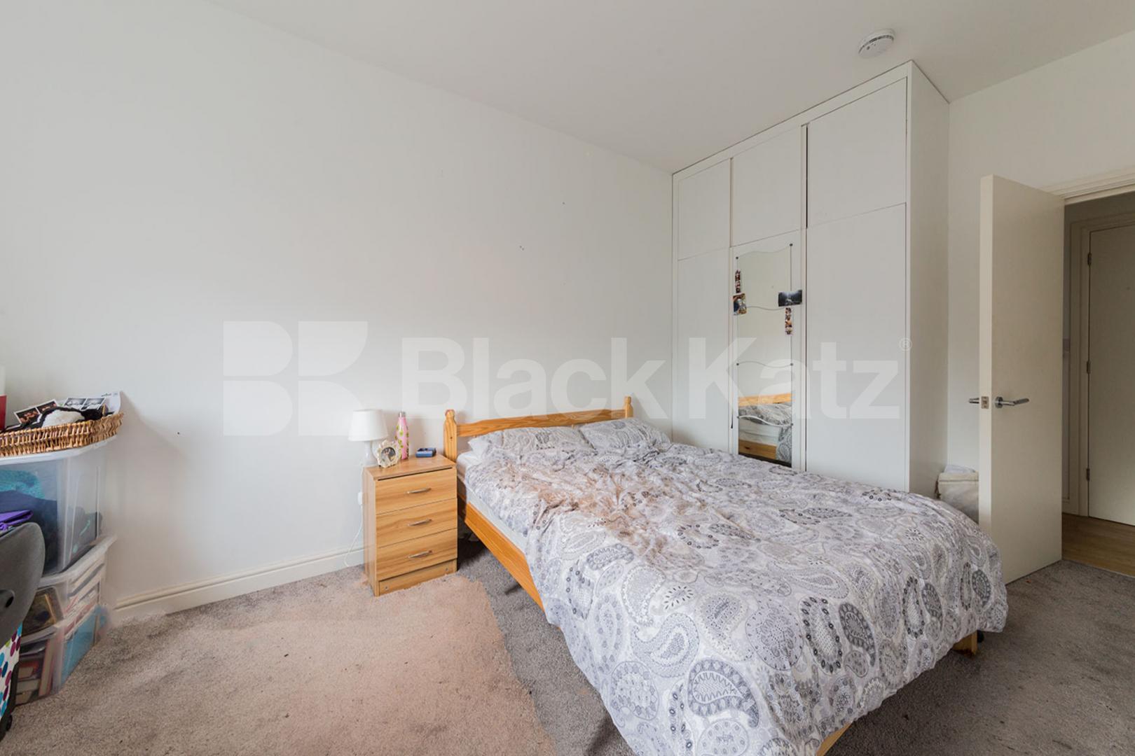 Bright and airy 3 bedroom property with a spacious lounge Hillmarton Road, Islington 